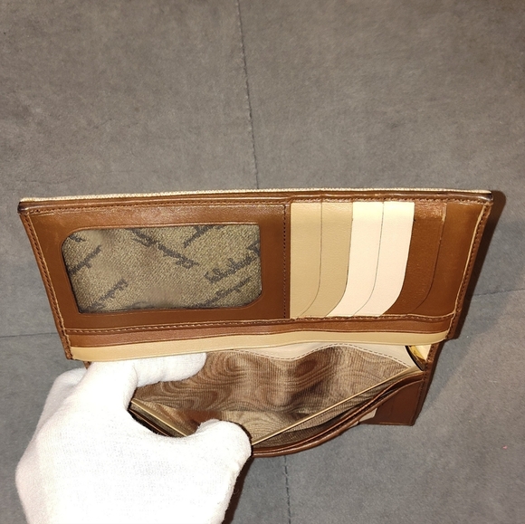 SALVATORE FERRAGAMO GANCINI MONOGRAM EMBOSSED LOGO LEATHER 2-TONE LONG WALLET - Picture 16 of 16